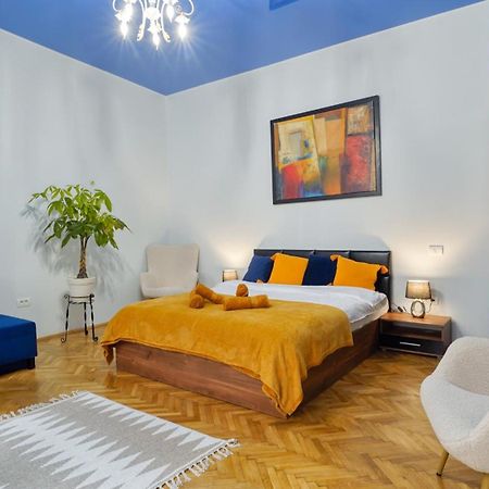 2 Bedroom Oldtown Mountain View Apartment With Private Terrace And High Ceilings Rooms Brașov Exterior foto
