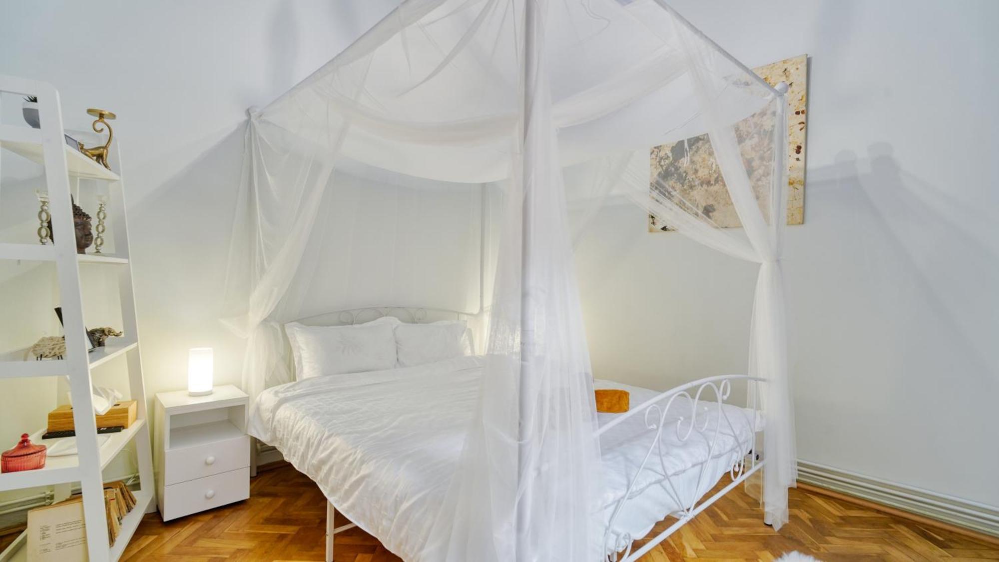 2 Bedroom Oldtown Mountain View Apartment With Private Terrace And High Ceilings Rooms Brașov Exterior foto