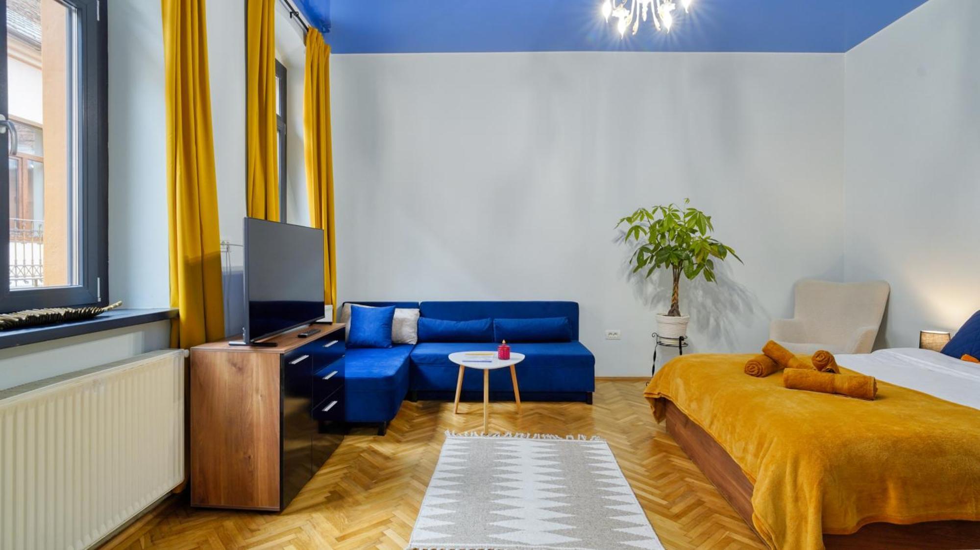 2 Bedroom Oldtown Mountain View Apartment With Private Terrace And High Ceilings Rooms Brașov Exterior foto