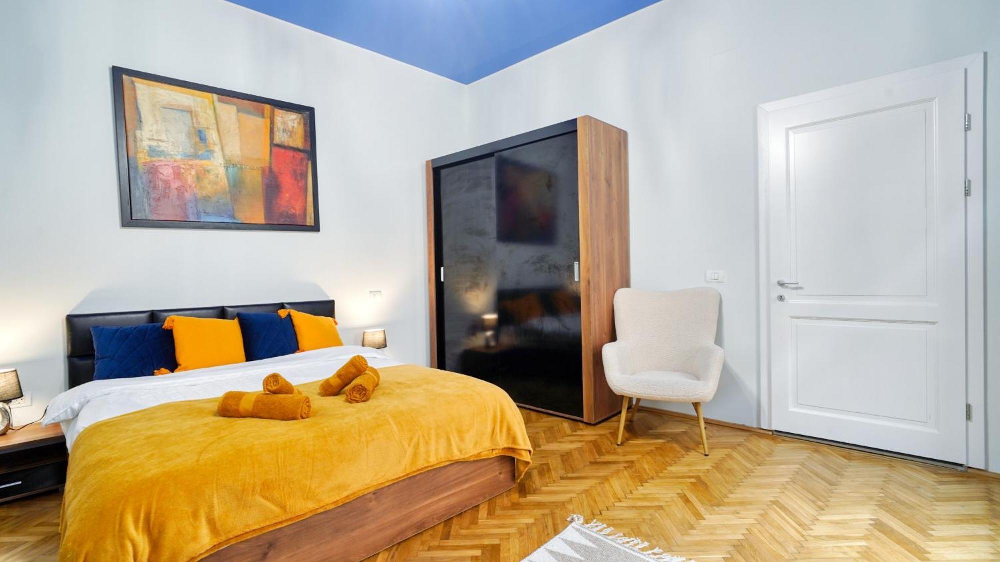 2 Bedroom Oldtown Mountain View Apartment With Private Terrace And High Ceilings Rooms Brașov Exterior foto