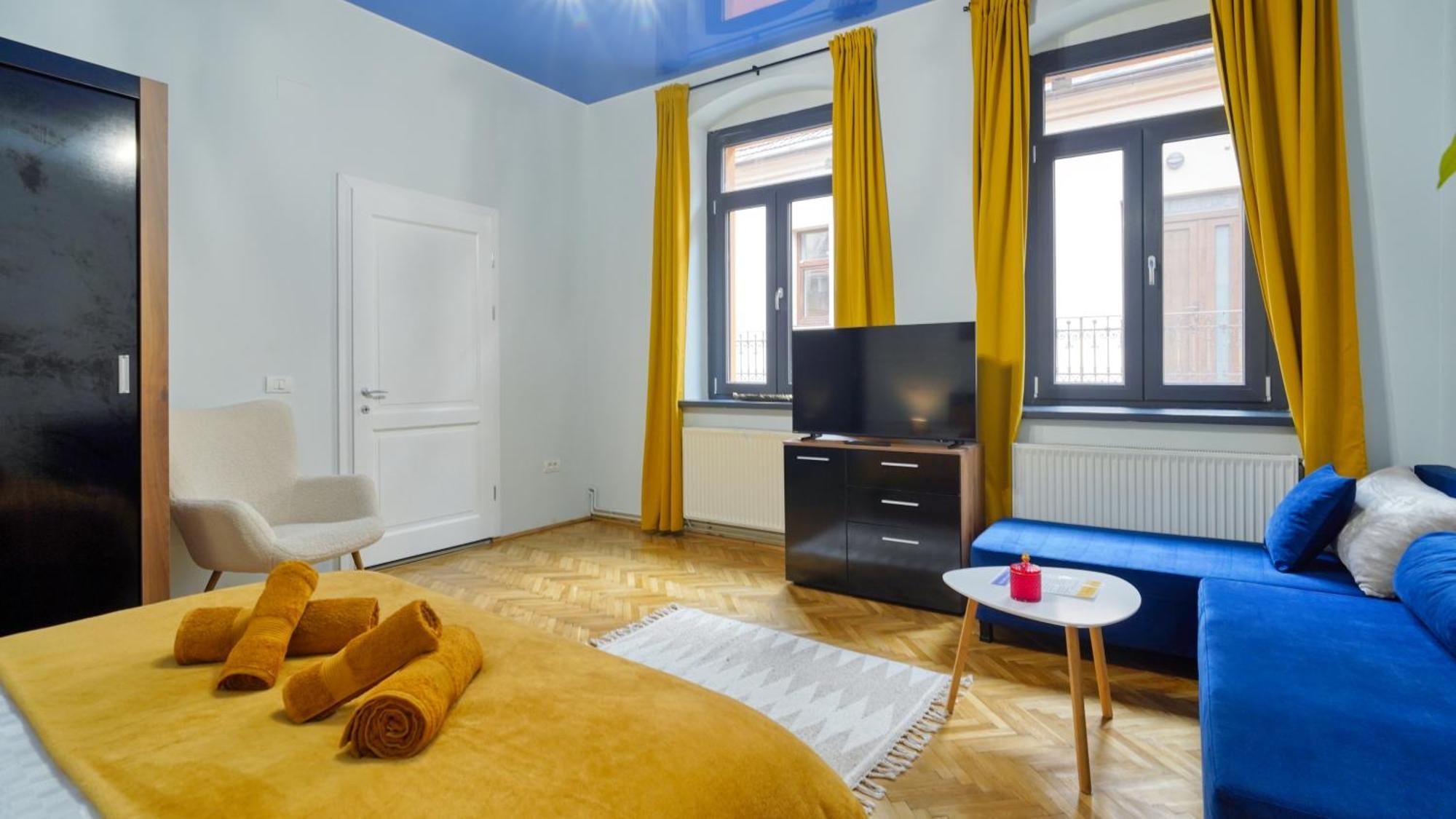 2 Bedroom Oldtown Mountain View Apartment With Private Terrace And High Ceilings Rooms Brașov Exterior foto